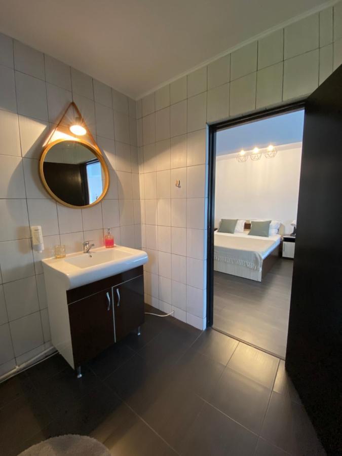Hotel Pensiunea Xandra à Corbi Extérieur photo