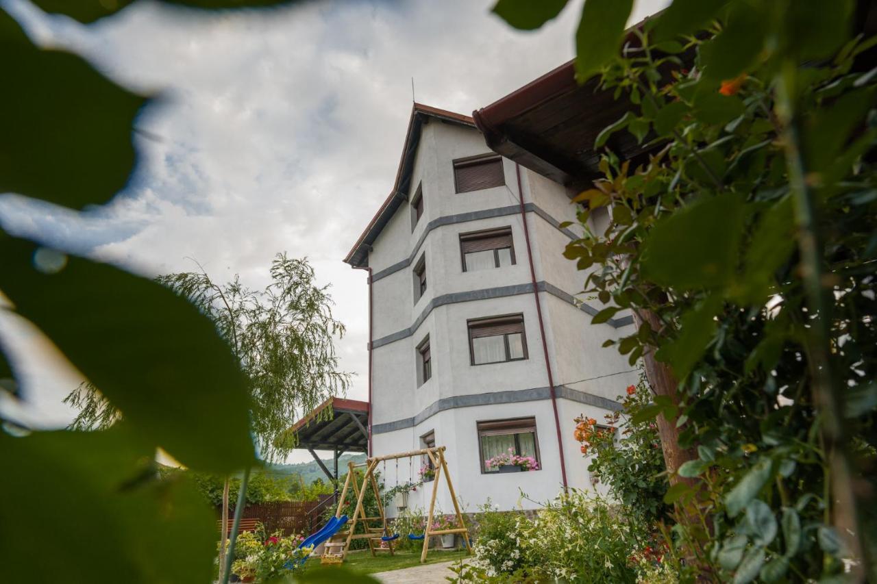 Hotel Pensiunea Xandra à Corbi Extérieur photo